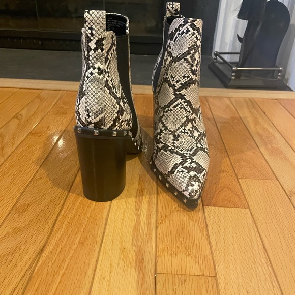 Charles by Charles David western style boots with studs - Picture 4 of 8